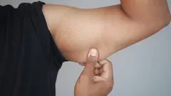 自宅トレーニングでたるんだ二の腕を引き締める方法：今日から実践できる簡単なコツ