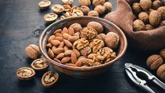 アーモンドとクルミ、どちらがより体に良いのでしょうか？この質問に対する答えは明白です。